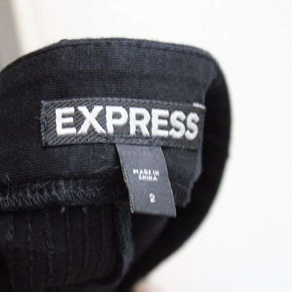 Express Women's Black Mid-Rise Sequin Shorts Size 2 - Picture 2 of 7